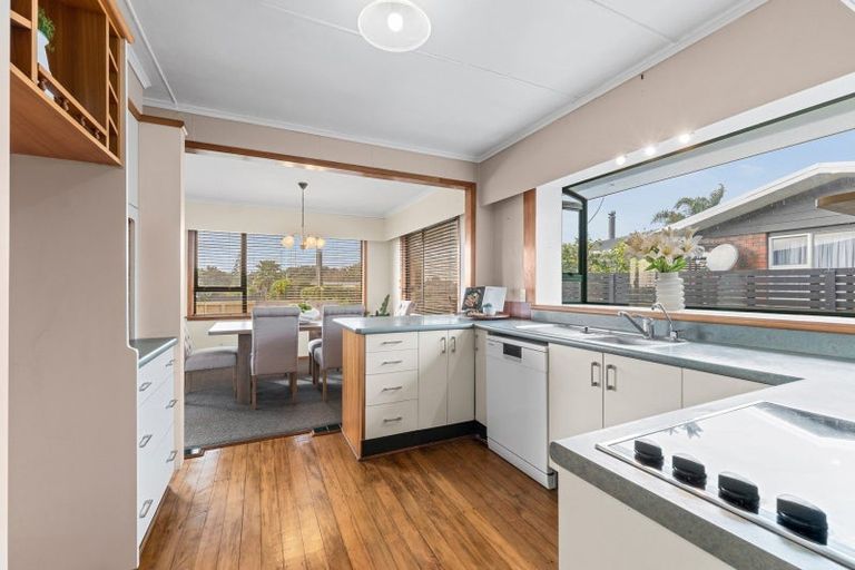 Photo of property in 36 Wairau Road, Oakura, 4314