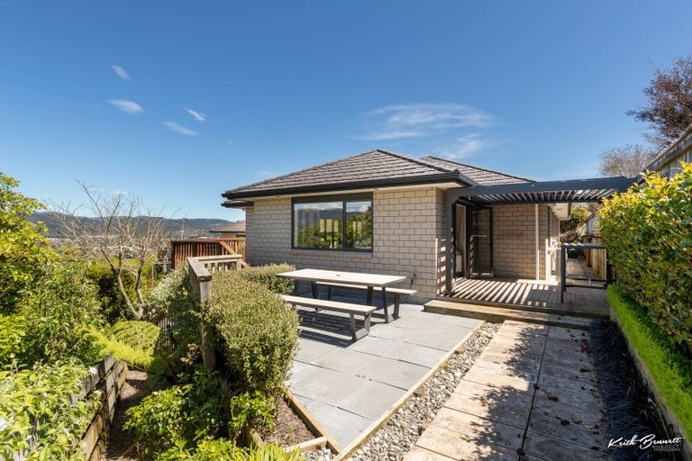 Photo of property in 43 Percy Kinsman Crescent, Riverstone Terraces, Upper Hutt, 5018