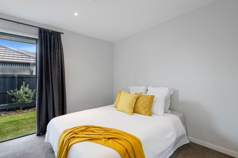 Photo of property in 98 Broadhaven Avenue, Parklands, Christchurch, 8083