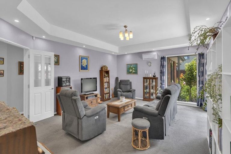 Photo of property in 5 Rooney Place, Aidanfield, Christchurch, 8025