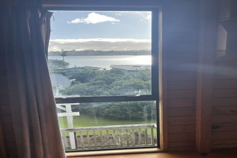 Photo of property in 2 Twin Wharf Road, Herald Island, Auckland, 0618