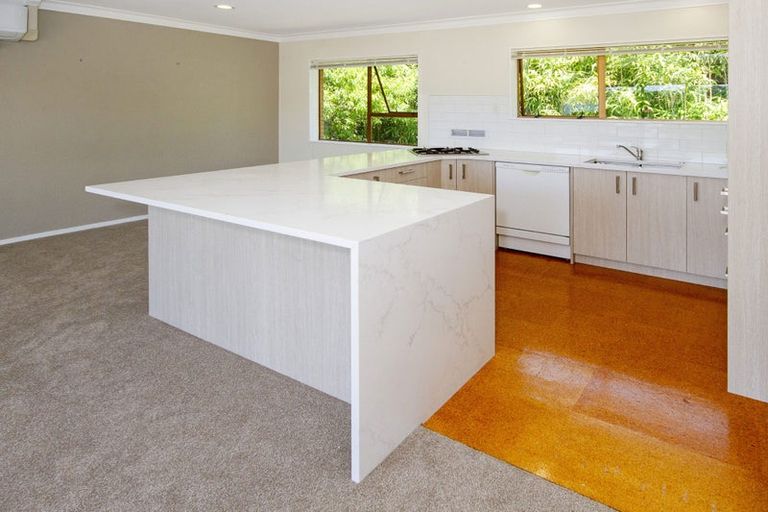 Photo of property in 1/2 Sylvan Avenue, Northcote, Auckland, 0627