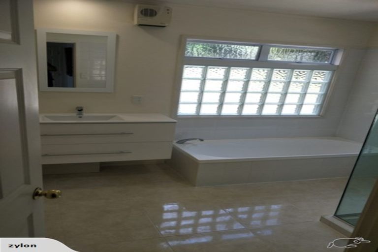 Photo of property in 3/496 Glenfield Road, Glenfield, Auckland, 0629