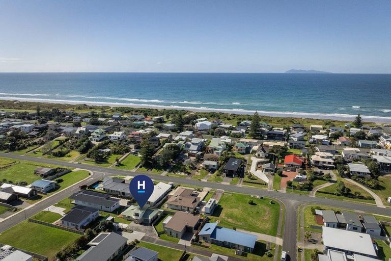 Photo of property in 6a Surfers Avenue, Waihi Beach, 3611