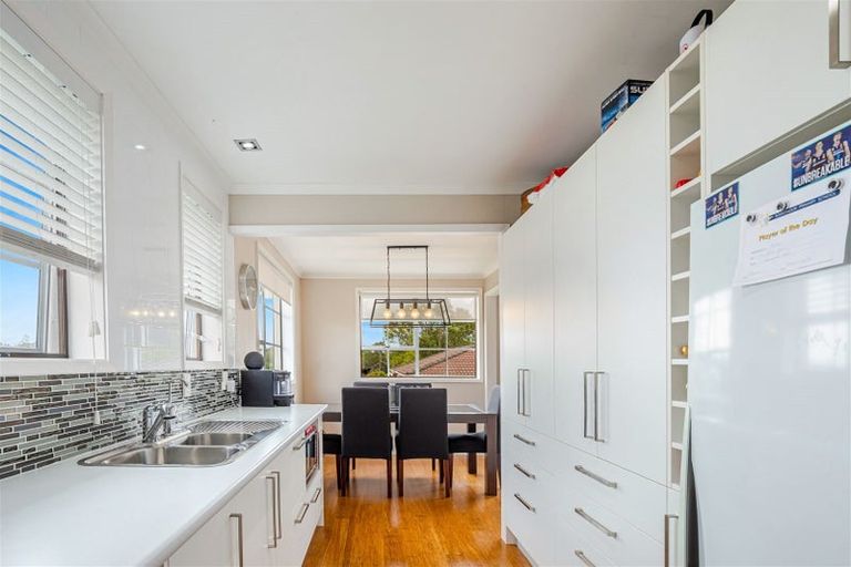 Photo of property in 4/26a Sunnynook Road, Sunnynook, Auckland, 0620