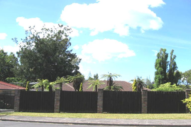 Photo of property in 16 Aralia Road, Sunnynook, Auckland, 0620