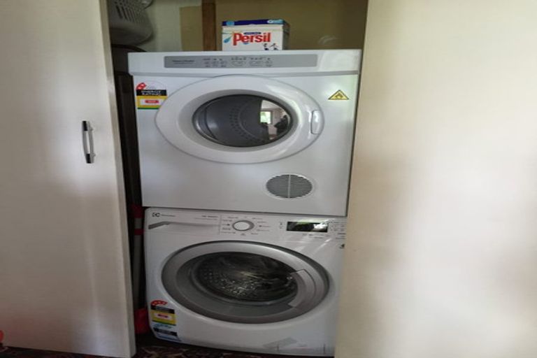 Photo of property in 5 Naera Place, Kawaha Point, Rotorua, 3010