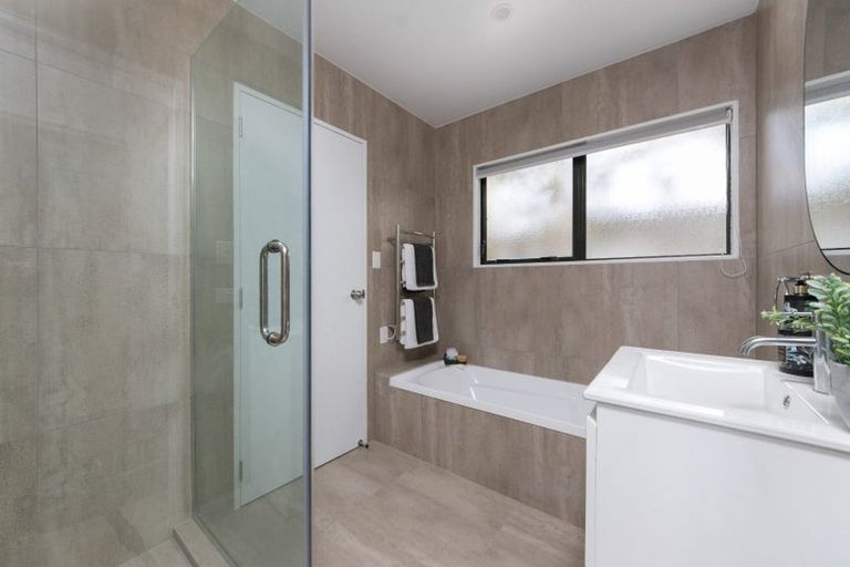 Photo of property in 94 Beach Haven Road, Beach Haven, Auckland, 0626