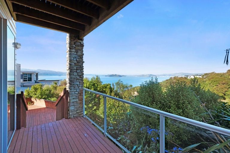 Photo of property in 52 Tamworth Crescent, Newlands, Wellington, 6037