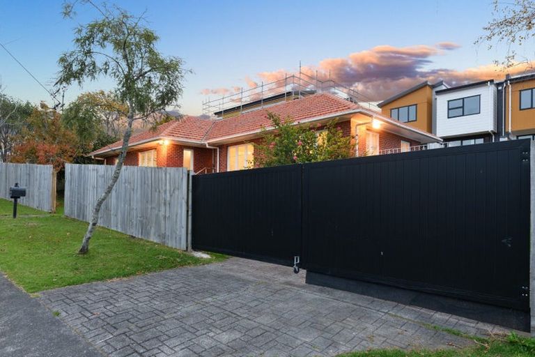 Photo of property in 2a Kereru Street, Henderson, Auckland, 0612