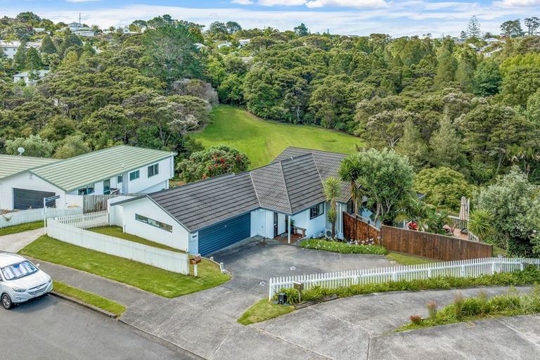 Photo of property in 8 Emlyn Place, Torbay, Auckland, 0630