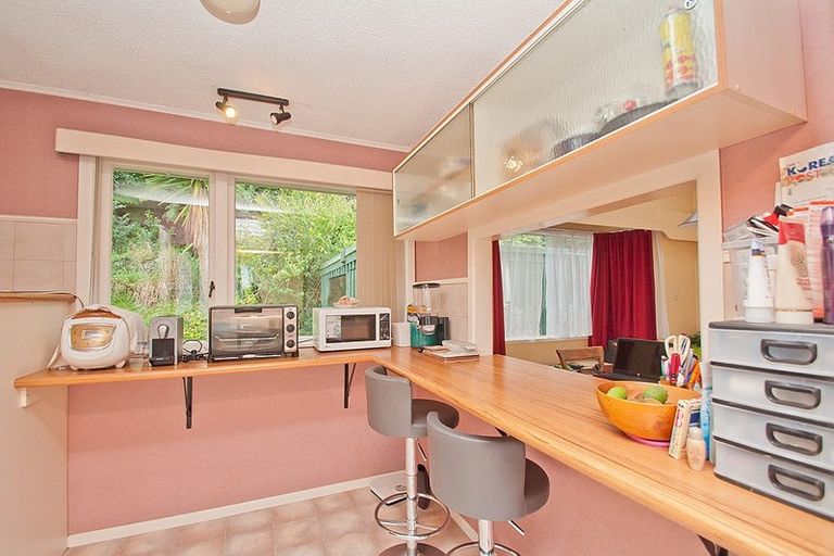 Photo of property in 16 Cypress Place, Sunnynook, Auckland, 0620