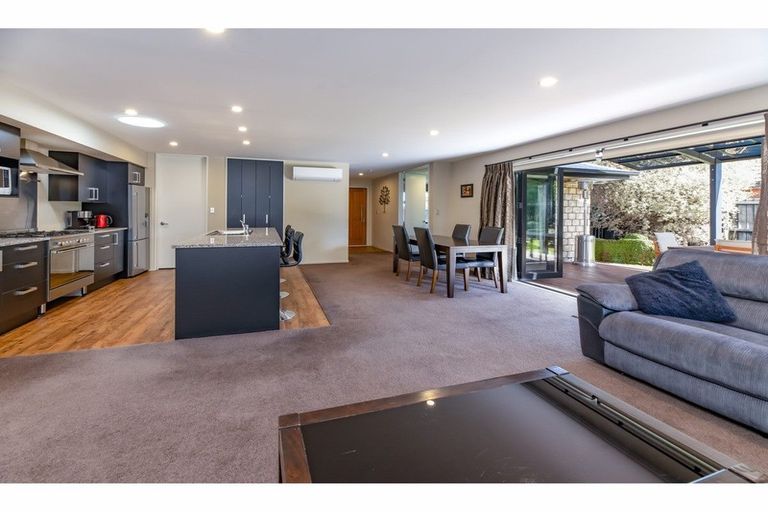 Photo of property in 42 Acacia Avenue, Rangiora, 7400