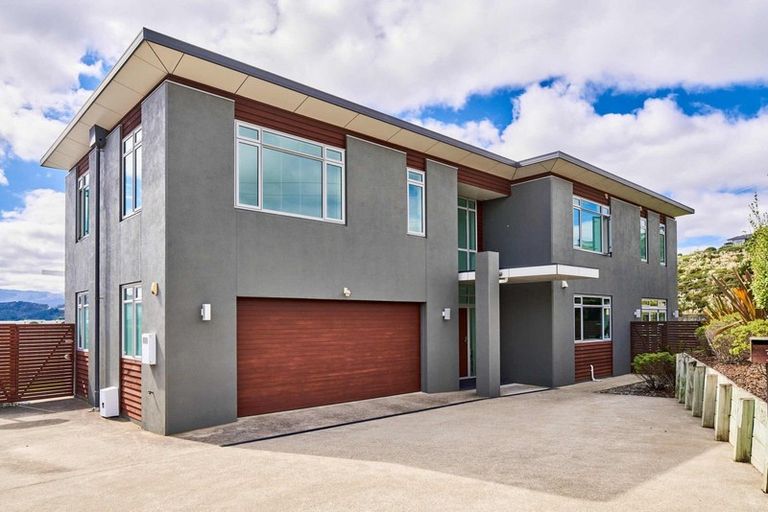 Photo of property in 35 Endeavour Drive, Whitby, Porirua, 5024