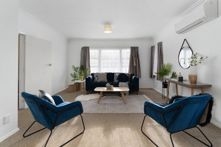 Photo of property in 10 Cambridge Street, Tawa, Wellington, 5028