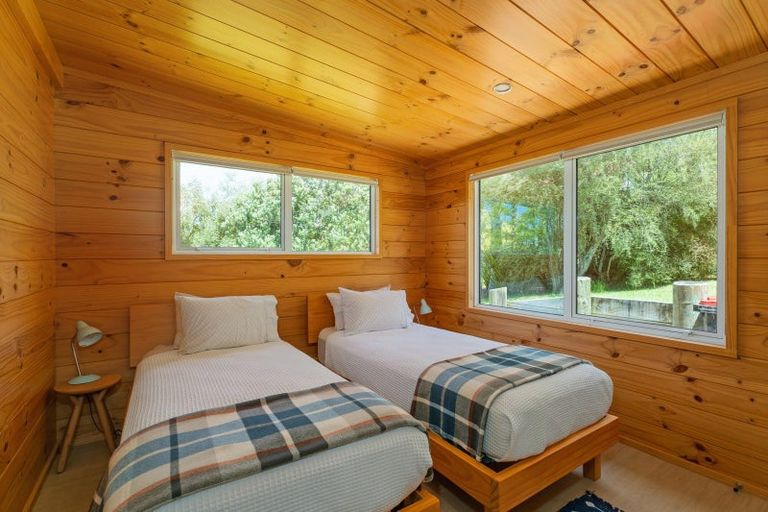 Photo of property in 92 Hahei Beach Road, Hahei, Whitianga, 3591