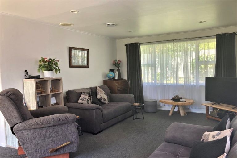 Photo of property in 17 Hutchins Street, Waitara, 4320