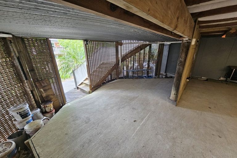 Photo of property in 1/4 Tallington Crescent, Torbay, Auckland, 0630