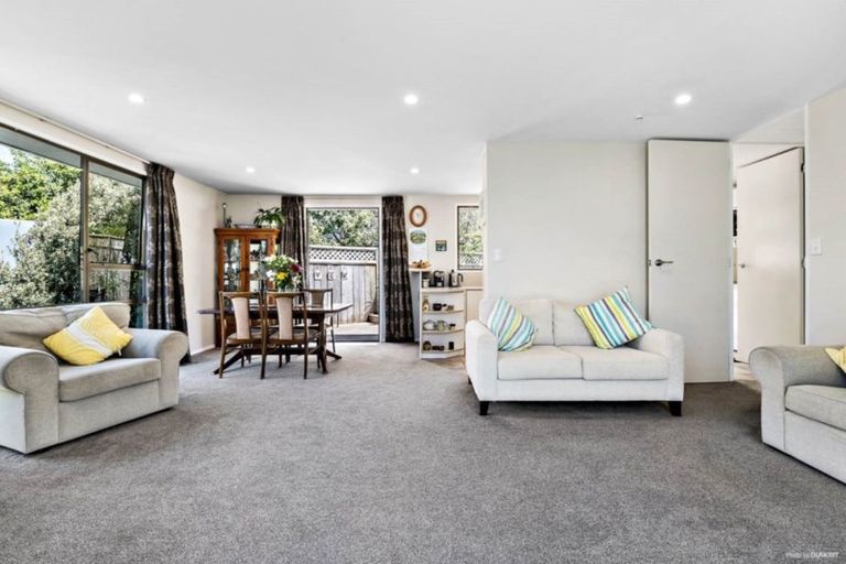 Photo of property in 41 John Dee Crescent, Red Beach, 0932