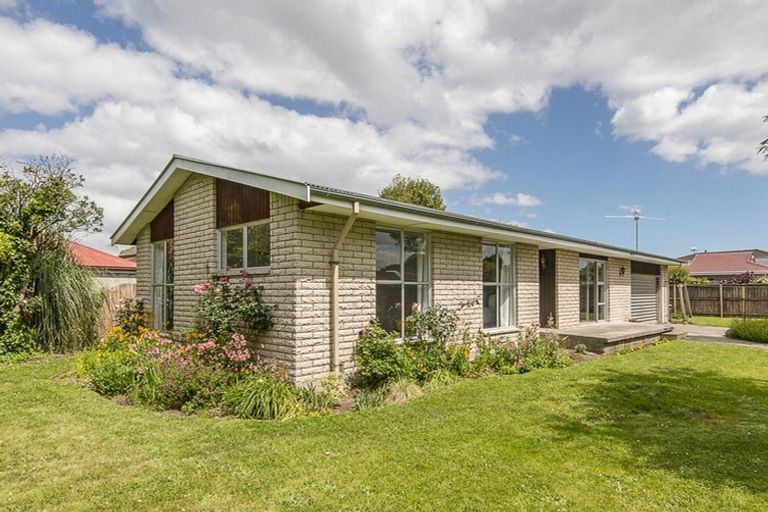 Photo of property in 1 Cam Place, Harewood, Christchurch, 8051