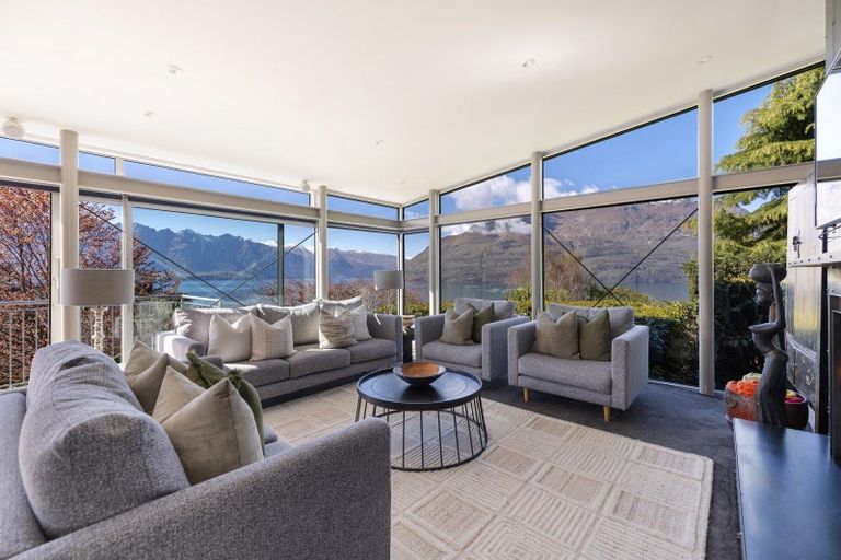 Photo of property in 6 Whitbourn Place, Fernhill, Queenstown, 9300
