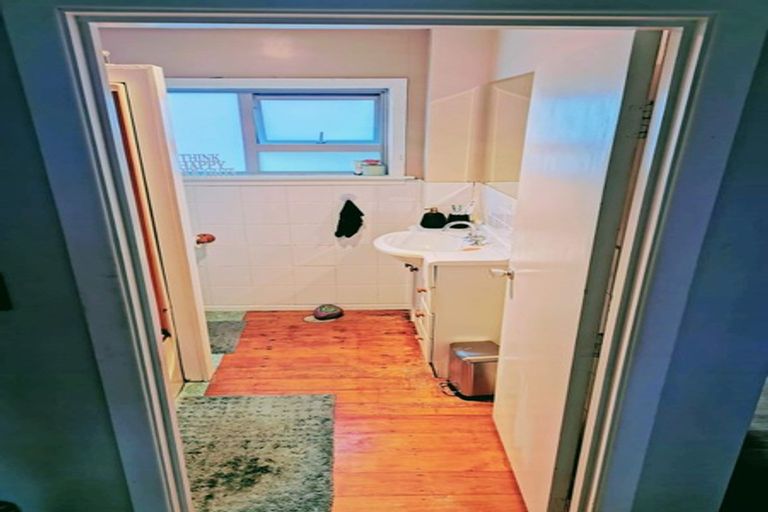 Photo of property in 17 Golf Road, New Lynn, Auckland, 0600