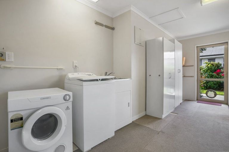 Photo of property in 98 Park Street, Winton, 9720