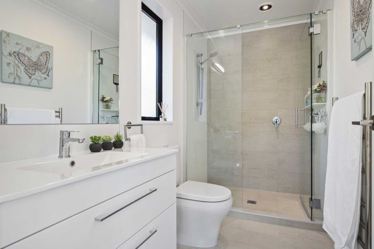 Photo of property in 124 Lisle Farm Drive, Pukekohe, 2120