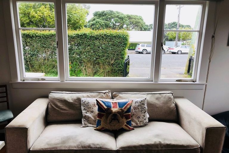 Photo of property in 77 Queen Street, Northcote Point, Auckland, 0627