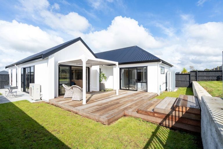 Photo of property in 10 Te Rata Boulevard, Karaka, 2124