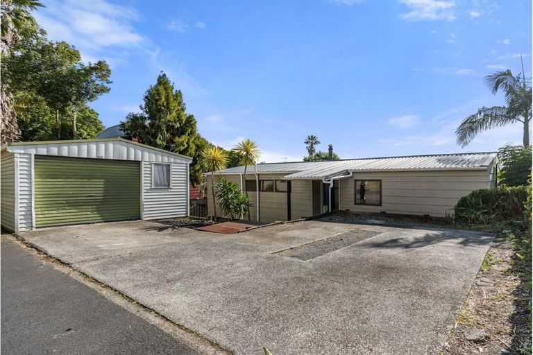 Photo of property in 30 Whangaparaoa Road, Red Beach, 0932