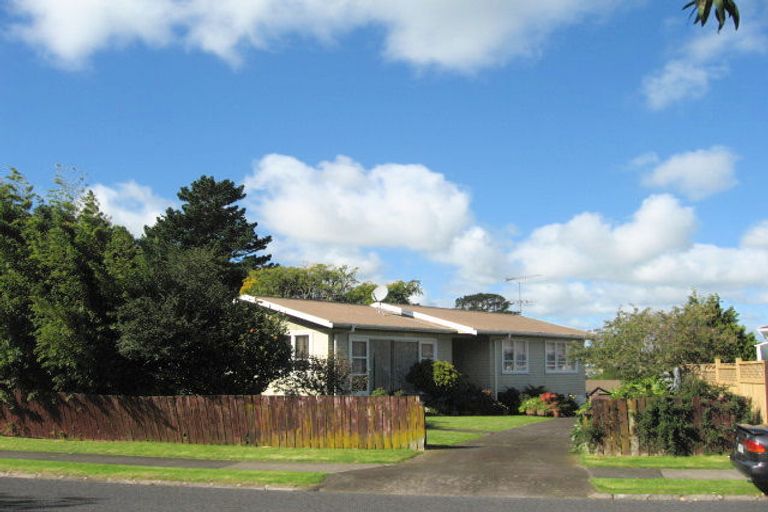Photo of property in 122 Ennis Avenue, Pakuranga Heights, Auckland, 2010
