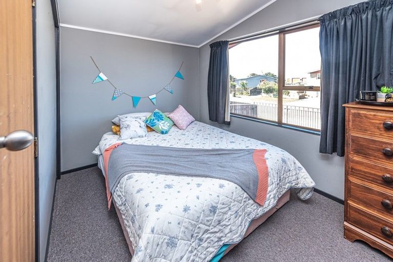 Photo of property in 64 Hinau Street, Castlecliff, Whanganui, 4501