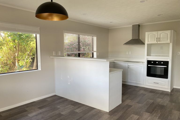 Photo of property in 2/3 Kaurilands Road, Titirangi, Auckland, 0604