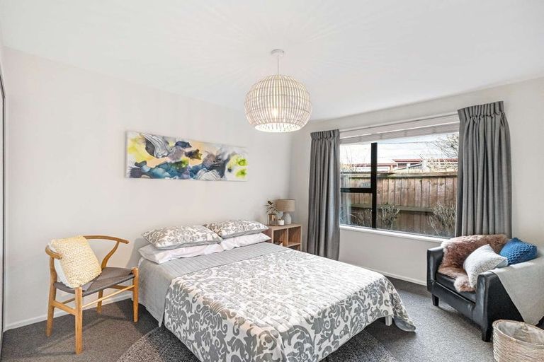 Photo of property in 8 Dulcie Place, Harewood, Christchurch, 8051