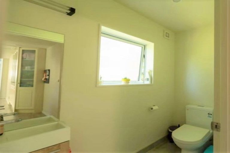 Photo of property in 6a Hiwihau Place, Glenfield, Auckland, 0629