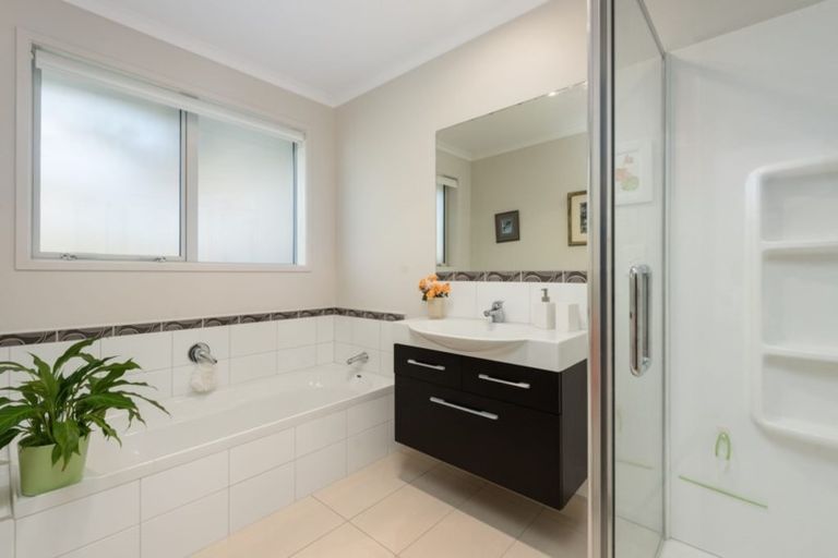 Photo of property in 2 Tranquil Grove, Omokoroa, 3114