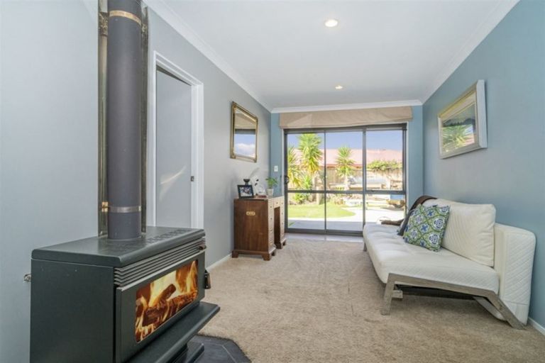 Photo of property in 4 Oribi Place, Whitianga, 3510