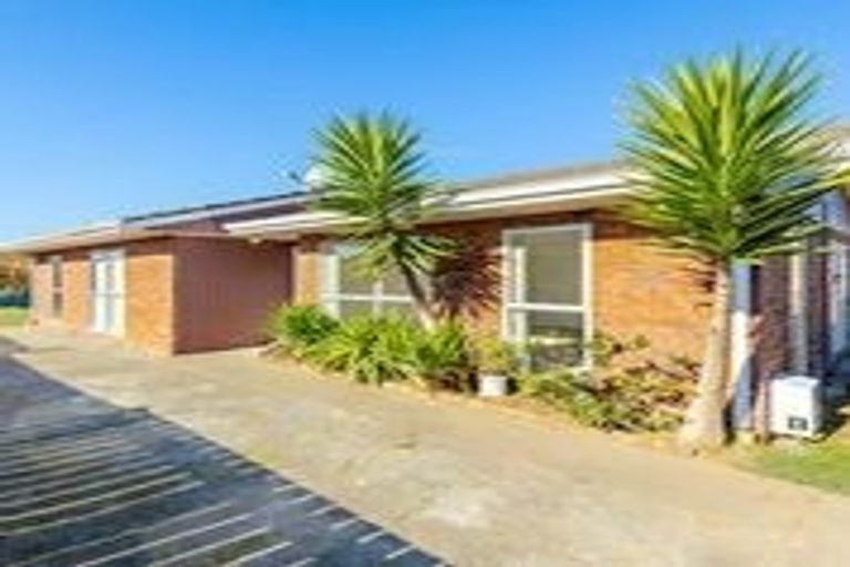 Photo of property in 68 Chelburn Crescent, Mangere East, Auckland, 2024
