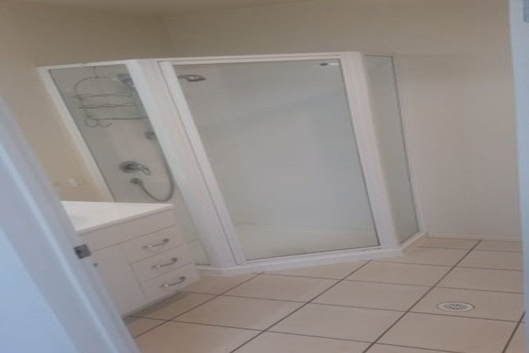 Photo of property in 12/3 Orwell Road, Greenhithe, Auckland, 0632