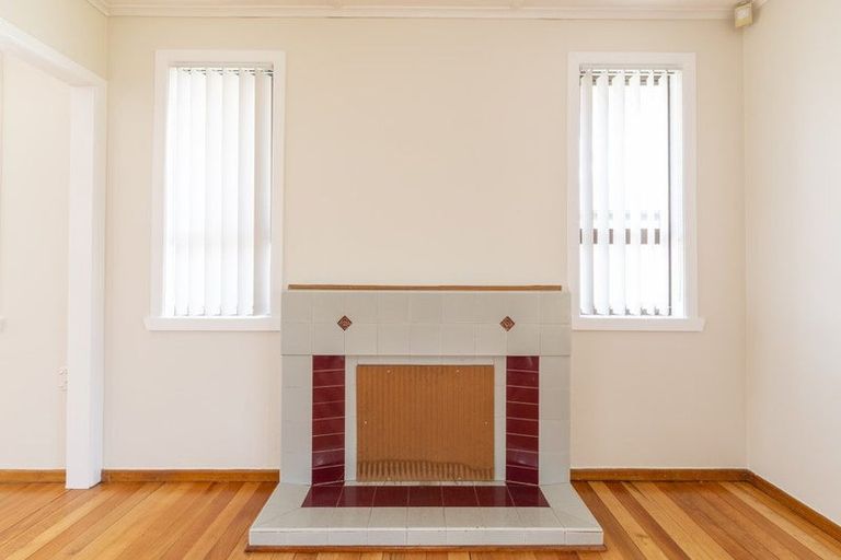 Photo of property in 42 Great South Road, Huntly, 3700