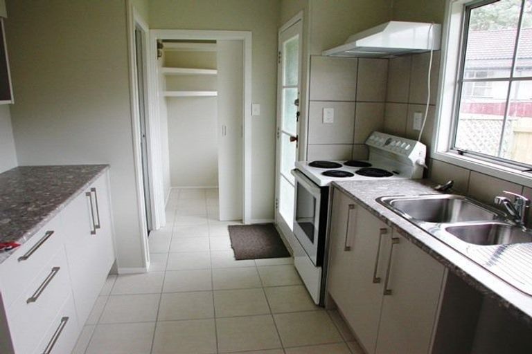 Photo of property in 33 Claverdon Drive, Massey, Auckland, 0614