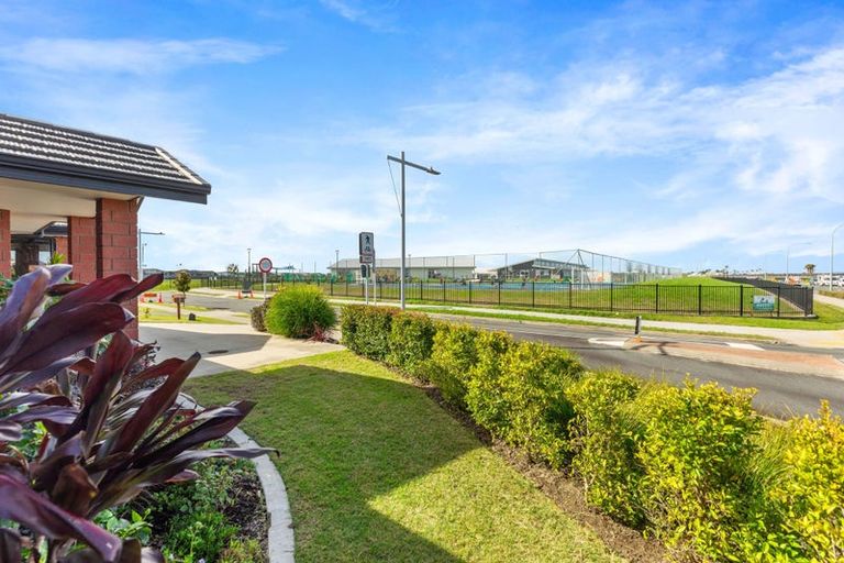 Photo of property in 1 Waikiwi Way, Papamoa, 3118