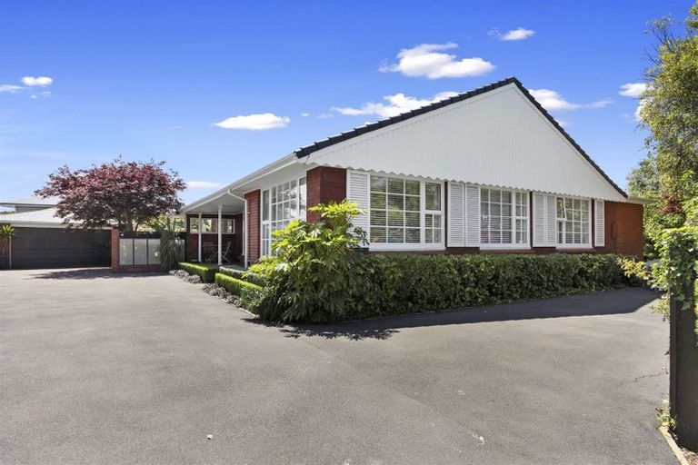 Photo of property in 35 Grahams Road, Ilam, Christchurch, 8041