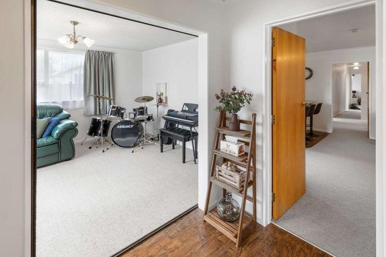 Photo of property in 8 Mansell Crescent, Bulls, 4818