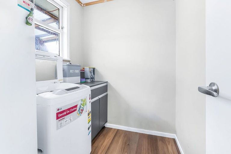 Photo of property in 28 Paul Crescent, Fairfield, Hamilton, 3214