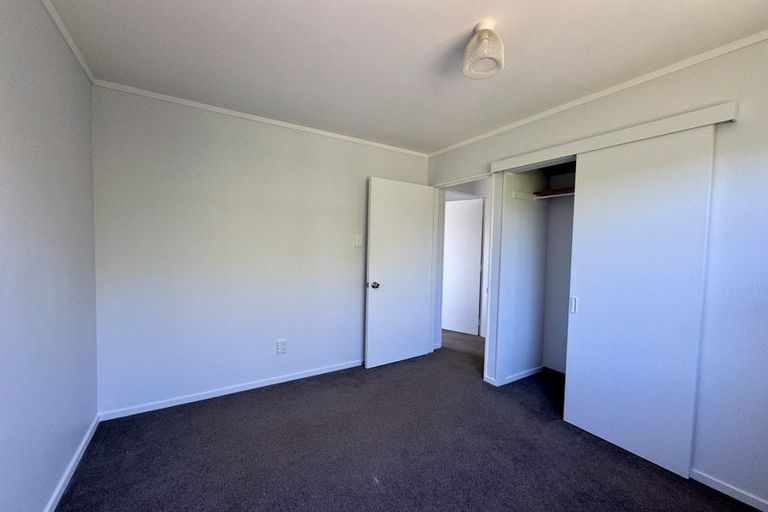 Photo of property in 14a Warrington Grove, Newlands, Wellington, 6037