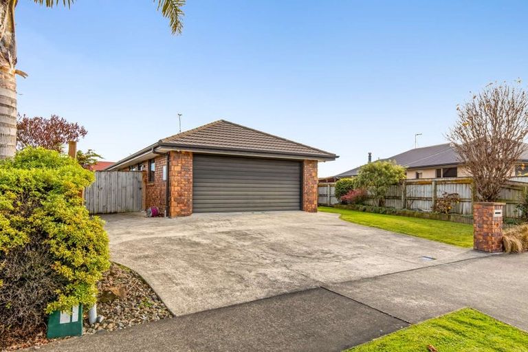 Photo of property in 11 Cleveland Heights, Kelvin Grove, Palmerston North, 4414