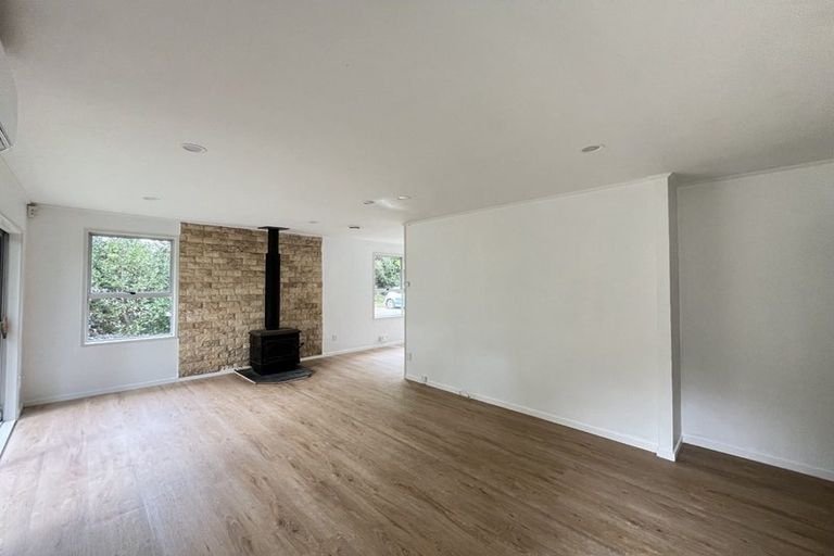 Photo of property in 11 Kilcar Place, Massey, Auckland, 0614