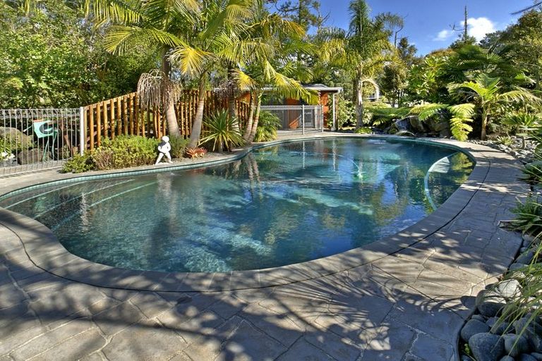 Photo of property in 97 Shaw Road, Oratia, Auckland, 0604